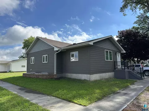 Exterior - 120 W 5th St, Freeman, SD 57029 photo 3 of 3