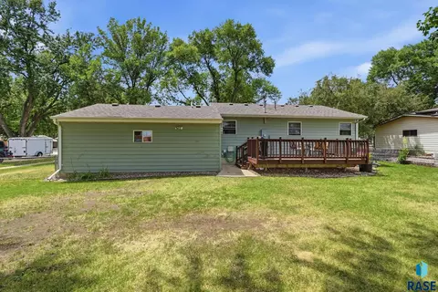 Exterior - 120 S 7th Ave, Brandon, SD 57005 photo 5 of 7
