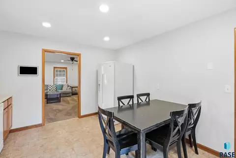 Dining - 120 S 7th Ave, Brandon, SD 57005 photo 1 of 1