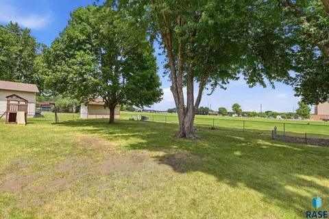 Exterior - 120 S 7th Ave, Brandon, SD 57005 photo 4 of 7