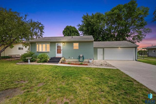 120 S 7th Ave, Brandon, SD 57005