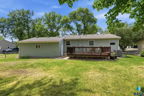 Exterior - 120 S 7th Ave, Brandon, SD 57005 photo 6 of 7