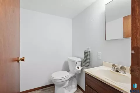 Bath - 120 S 7th Ave, Brandon, SD 57005 photo 2 of 2
