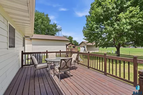 Exterior - 120 S 7th Ave, Brandon, SD 57005 photo 3 of 7
