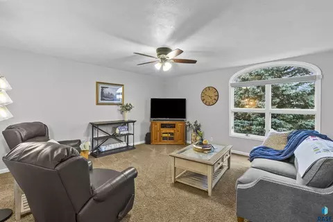 Living - 47527 255th St, Renner, SD 57055 photo 5 of 6