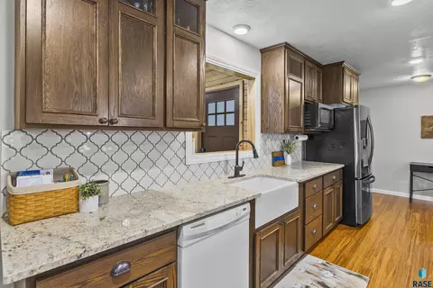 Kitchen - 47527 255th St, Renner, SD 57055 photo 4 of 6