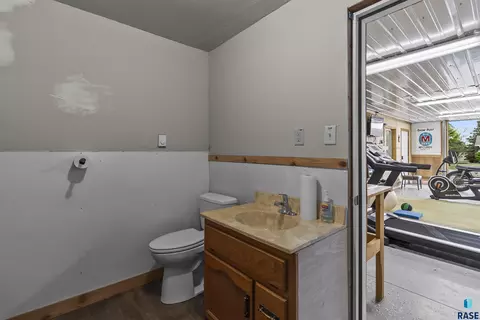 Bath - 47527 255th St, Renner, SD 57055 photo 3 of 5