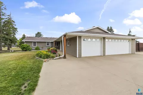 Exterior - 47527 255th St, Renner, SD 57055 photo 9 of 18