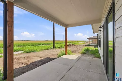 Exterior - 916 S Tinley Ave, Brandon, SD 57005 photo 2 of 4