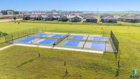 View/Area - 916 S Tinley Ave, Brandon, SD 57005 photo 2 of 3
