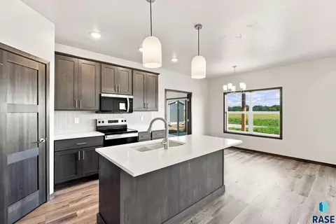Kitchen - 916 S Tinley Ave, Brandon, SD 57005 photo 1 of 5