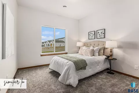 Bedroom - E Marana St, Sioux Falls, SD 57110 photo 2 of 3