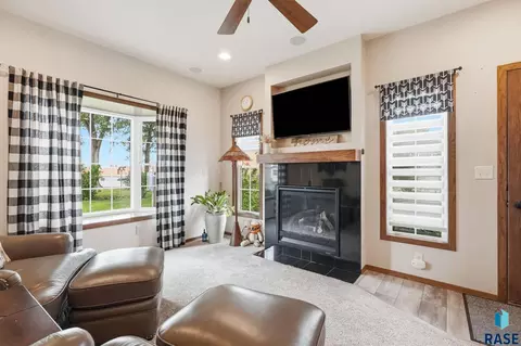 Living - 1200 E Cedar St, Brandon, SD 57005 photo 2 of 4