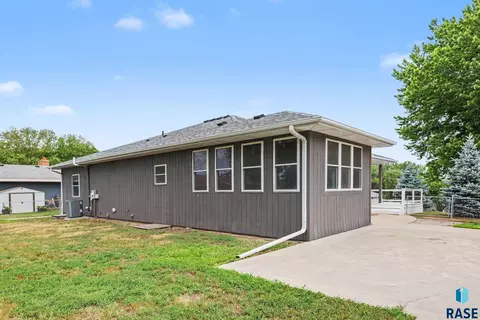 Exterior - 218 Douglas Blvd, Baltic, SD 57003 photo 6 of 7