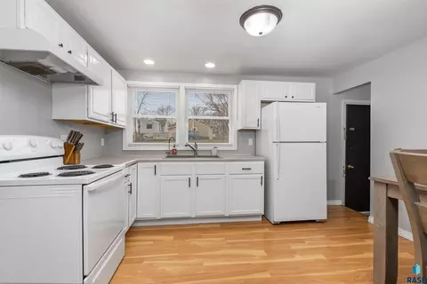 1705 E Spruce St, Sioux Falls, SD 57103 photo 4