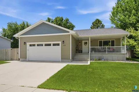938 Broken Bow Trl, Brookings, SD 57006