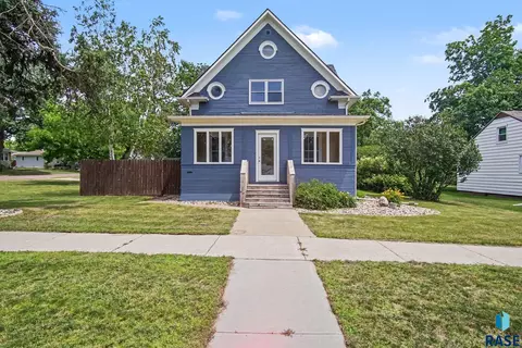 618 Lincoln Ave, Madison, SD 57042