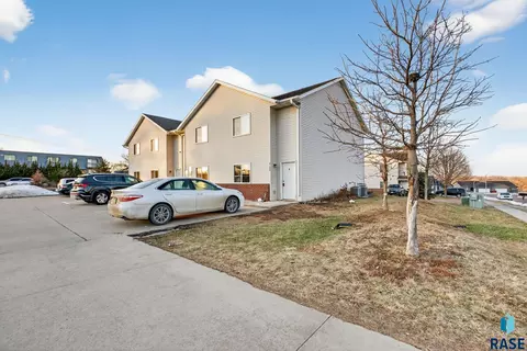 Exterior - 2800 E Madison St #1-4, Sioux Falls, SD 57103 photo 2 of 5