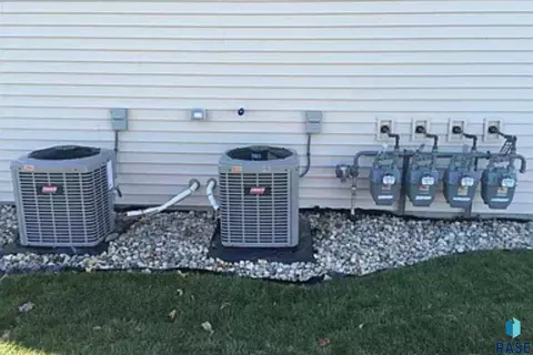 Exterior - 2800 E Madison St #1-4, Sioux Falls, SD 57103 photo 5 of 5