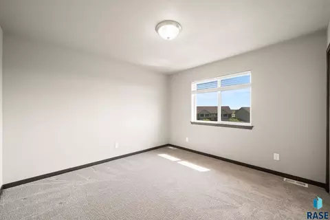 Bedroom - 5537 E Brennan Dr, Sioux Falls, SD 57110 photo 3 of 9
