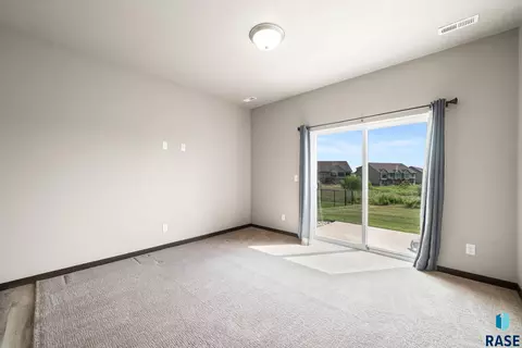Bedroom - 5537 E Brennan Dr, Sioux Falls, SD 57110 photo 2 of 9