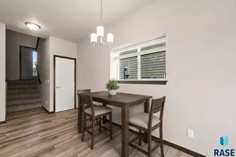 Dining - 5537 E Brennan Dr, Sioux Falls, SD 57110 photo 2 of 2