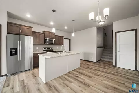 Kitchen - 5537 E Brennan Dr, Sioux Falls, SD 57110 photo 1 of 7