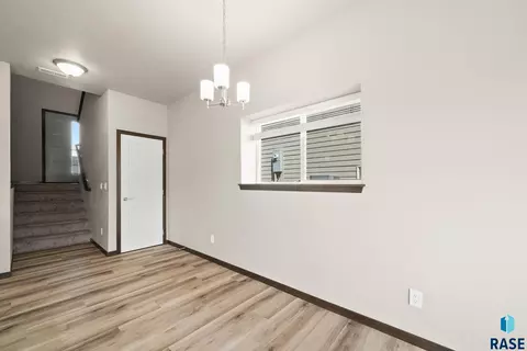 Dining - 5537 E Brennan Dr, Sioux Falls, SD 57110 photo 1 of 1