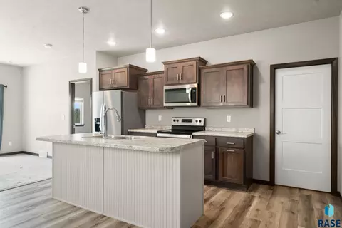 Kitchen - 5537 E Brennan Dr, Sioux Falls, SD 57110 photo 3 of 7