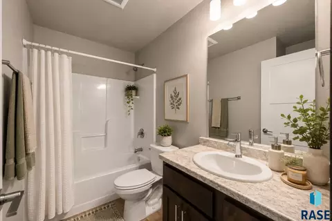 Bath - 5537 E Brennan Dr, Sioux Falls, SD 57110 photo 4 of 4