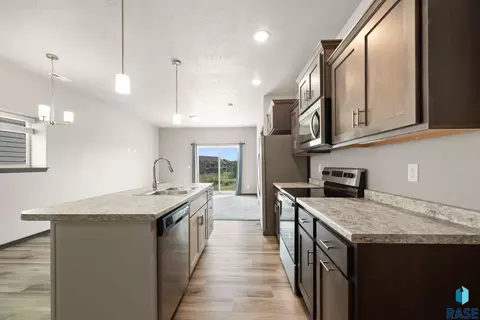 Kitchen - 5537 E Brennan Dr, Sioux Falls, SD 57110 photo 5 of 7