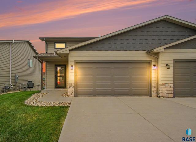 5537 E Brennan Dr, Sioux Falls, SD 57110