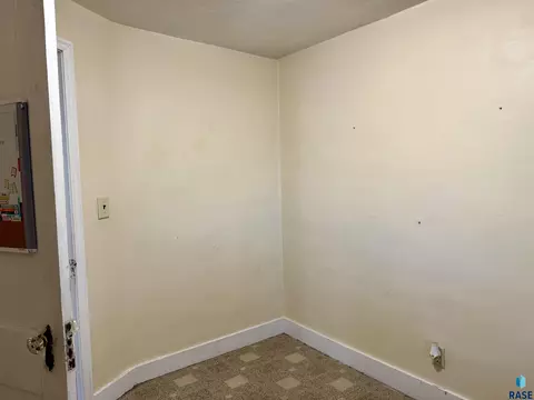 Bedroom - 1031 E 1st Ave, Mitchell, SD 57301 photo 2 of 4