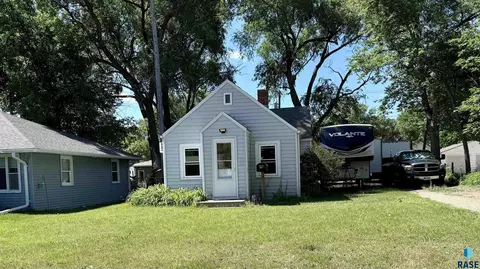 1031 E 1st Ave, Mitchell, SD 57301