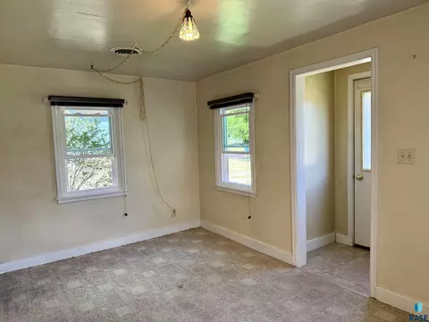Living - 1031 E 1st Ave, Mitchell, SD 57301 photo 2 of 2