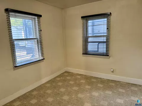 Bedroom - 1031 E 1st Ave, Mitchell, SD 57301 photo 4 of 4