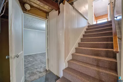 Entry Way - 1908 E 11th St, Sioux Falls, SD 57103 photo 3 of 3
