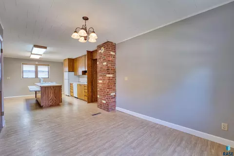 Dining - 1908 E 11th St, Sioux Falls, SD 57103 photo 1 of 1