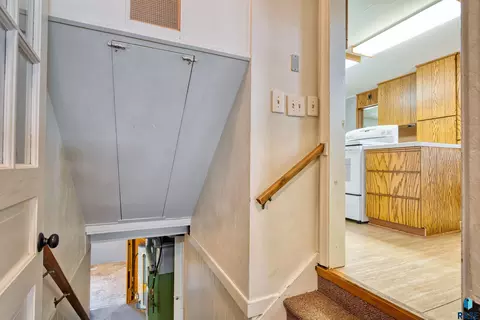 Entry Way - 1908 E 11th St, Sioux Falls, SD 57103 photo 2 of 3