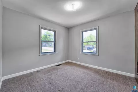 Bedroom - 1908 E 11th St, Sioux Falls, SD 57103 photo 3 of 4