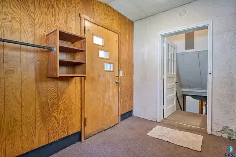 Entry Way - 1908 E 11th St, Sioux Falls, SD 57103 photo 1 of 3