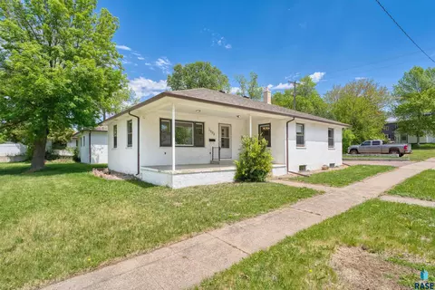 Exterior - 1908 E 11th St, Sioux Falls, SD 57103 photo 1 of 9