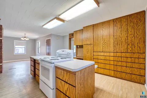 Kitchen - 1908 E 11th St, Sioux Falls, SD 57103 photo 4 of 5