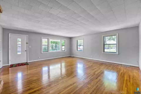 Living - 1908 E 11th St, Sioux Falls, SD 57103 photo 3 of 3