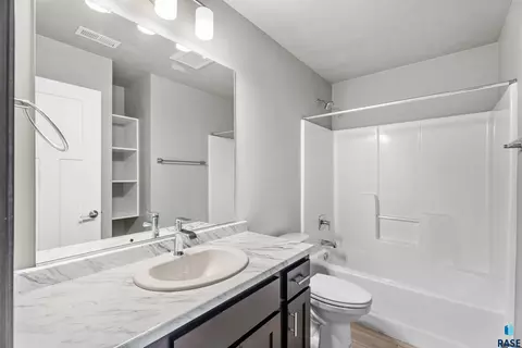 Bath - 240 N Ceylon Ave, Tea, SD 57064 photo 3 of 3