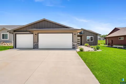 Exterior - 240 N Ceylon Ave, Tea, SD 57064 photo 6 of 7