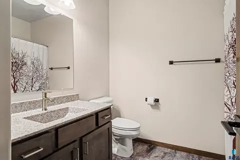 Bath - E Meadowside Pl, Sioux Falls, SD 57108 photo 2 of 2