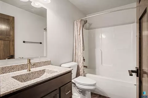 Bath - E Meadowside Pl, Sioux Falls, SD 57108 photo 1 of 2