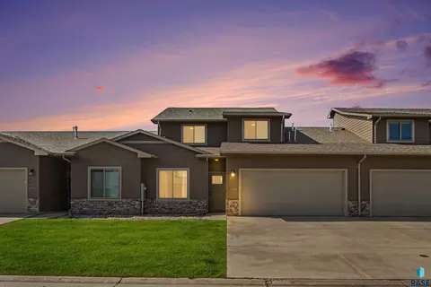 Exterior - E Meadowside Pl, Sioux Falls, SD 57108 photo 4 of 4