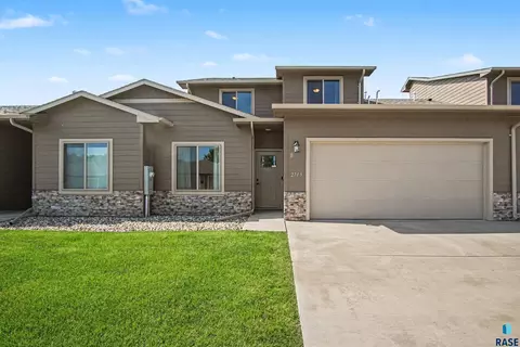 2713 E Meadowside Pl, Sioux Falls, SD 57108